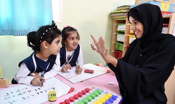  عمان اليوم - برنامج تدريبي لمعلمي الفنون التشكيلية في تعليمية الداخلية العُمانية