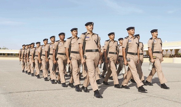 كلية الحرس السلطاني العُماني التقنية تحتفل بتخريج طلبة دبلوم التعليم التقني الدولي