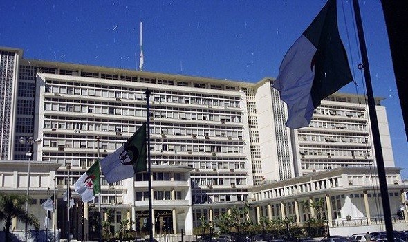  عمان اليوم - لجنة مكافحة عصابات الأحياء في الجزائر تثير جدلاً بسبب امتداد صلاحياتها إلى المدارس والمساجد