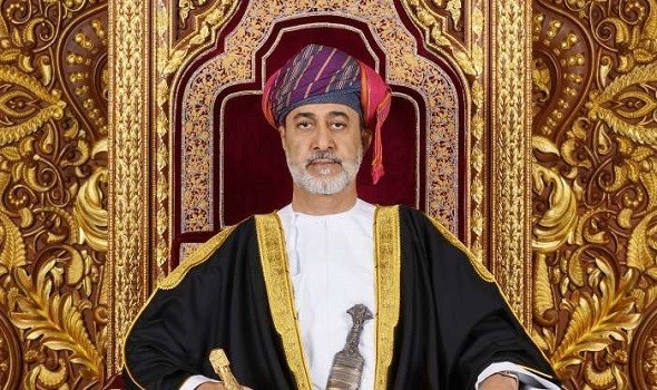  عمان اليوم - السلطان العماني يزور مدفعية سلطان عمان بمعسكر إزكي