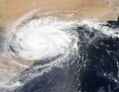  عمان اليوم - الإعصار يبعد عن سواحل سلطنة عمان بمقدار 1030 كم