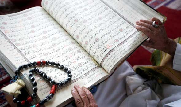  عمان اليوم - مسنّات عمانيات يحفظن القرآن وينصحن الأجيال الشابة بالانتهال من كتاب الله