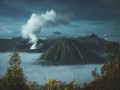 عمان اليوم - ثوران بركان جبل إيبو بشرق إندونيسيا قاذفا رمادا بارتفاع 5 كيلومترات