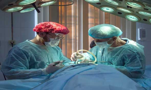  عمان اليوم - فريقٌ طبيٌّ في مستشفى خولة ينجح في تدخل جراحيٍّ عاجل لحالة حرجة في سلطنة عمان