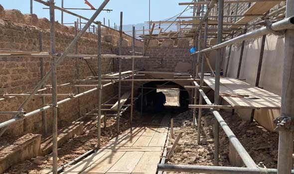  عمان اليوم - تواصل مشروع ترميم المواقع الأثرية والتراثية بجهود أهلية في الحمراء العُمانية