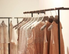  عمان اليوم - أفكار للحصول على خزانة ملابس بسيطة وعصرية