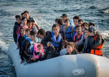  عمان اليوم - عملية فرنسية بريطانية تنقذ 157 مهاجراً بعد احتراق قاربهم في القنال