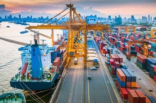  عمان اليوم - ميناء صحار والمنطقة الحرة يوقعان اتفاقيات لتمكين المؤسسات الصغيرة والمتوسطة في قطاع النقل البحري