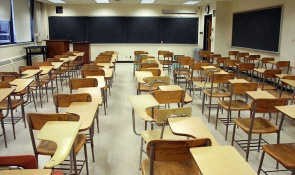  عمان اليوم - إغلاق سبع مدارس في فرنسا بسبب حشرة الفراش