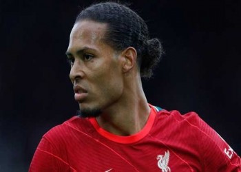  عمان اليوم - فان دايك يعتذر لجماهير ليفربول بعد الهزيمة أمام مانشستر سيتي