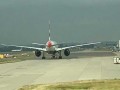  عمان اليوم - اصطدام طائرتي ركاب في مطار هيثرو ببريطانيا