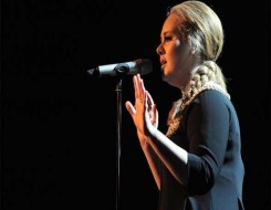  عمان اليوم - أديل تحضر حفل جاستن بيبر في كوتشيلا برفقة أسرتها