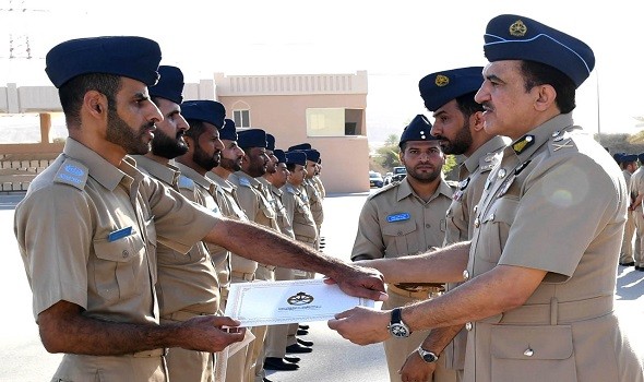  عمان اليوم - قائد سلاح الجو السلطاني العُماني يسلّم شهادات الإجادة