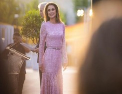  عمان اليوم - الملكة رانيا تتألق بفستان أنيق من دار Dolce & Gabbana