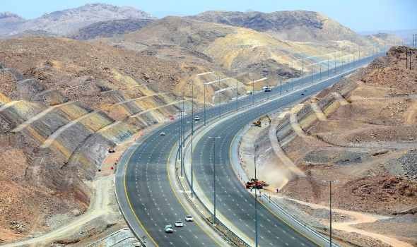  عمان اليوم - وزارة النقل والاتصالات وتقنية المعلومات العمانية تُطلق مصفوفة تحديد أولويات مشاريع الطرق