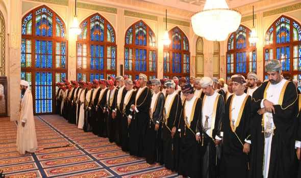  عمان اليوم - السّيد فهد نائبُ رئيس الوزراء لشؤون مجلس الوزراء يؤدّي صلاة عيد الأضحى في مسقط