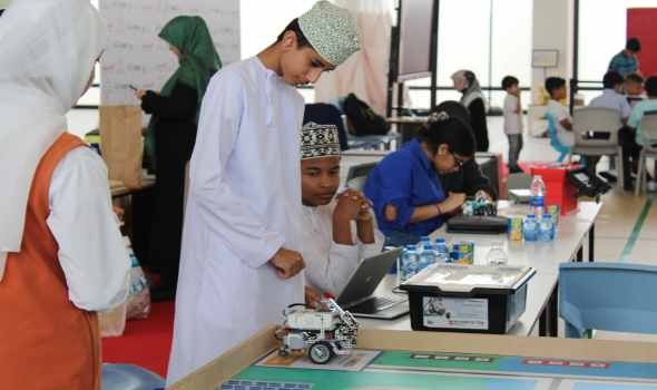  عمان اليوم - انطلاق فعاليات أسبوع برنامج الذكاء الاصطناعي في التعليم بتعليمية ظفار