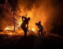  عمان اليوم - موسم حرائق الغابات في غرب كندا يجبر الآلاف على ترك منازلهم