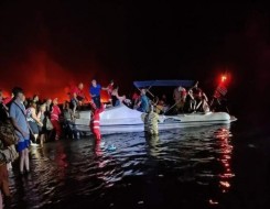  عمان اليوم - 36 قتيلاً والناس يستغيثون بالبحر هربًا من النيران عقب احتراق ولاية هاواي والحكومة تُجلي الآلاف