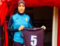  عمان اليوم - المغربية نهيلة بنزينة أول لاعبة محجبة في تاريخ كأس العالم للسيدات