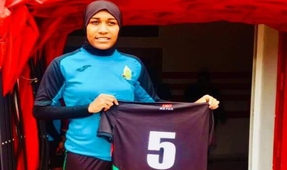 المغربية نهيلة بنزينة أول لاعبة محجبة في تاريخ كأس العالم للسيدات