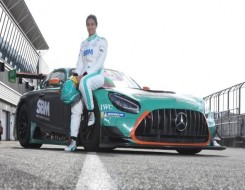  عمان اليوم - أوّل سائقة سباقات سعودية تؤسّس فريقها الخاص
