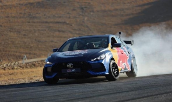 mg gt المتمردّة تُشارك في سباق ريد بُل كار بارك درِفت للسنة الثانية