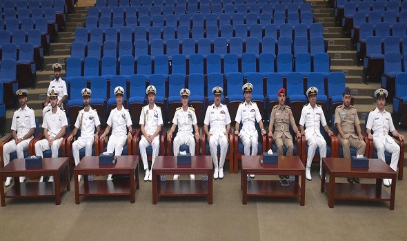  عمان اليوم - وفد الجامعة العليا للدفاع الوطني الجمهورية الإيرانية يزور مركز الأمن البحري العُماني