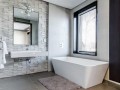 عمان اليوم - حلول لتصميم الحمام الضيق في الشقق السكنية
