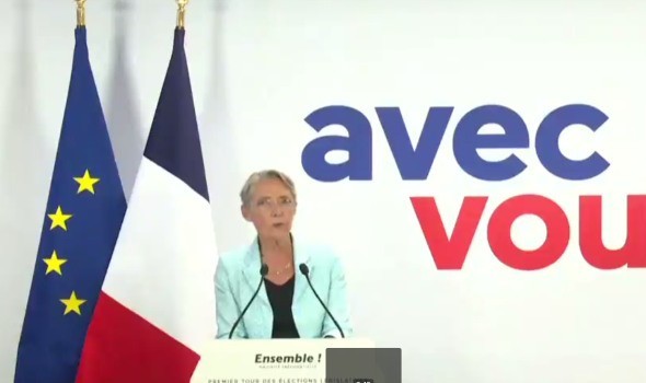 رئيسة الوزراء الفرنسية تكسب تصويتاً لحجب الثقة أمام الجمعية الوطنية