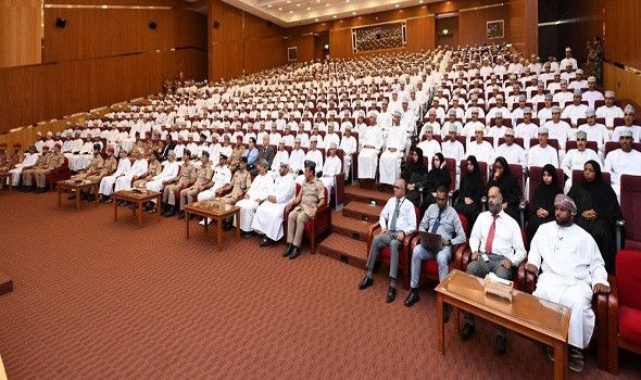 وفد من وزارة الدفاع بقطر يزور الكلية العسكرية التقنية العمانية