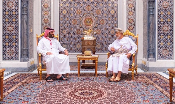  عمان اليوم - سلطان عُمان يستقبل ولي العهد السعودي في العاصمة مسقط