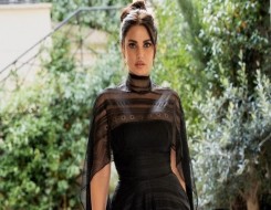 عمان اليوم - الفستان الأسود لأناقة جذابة لا تقاوم