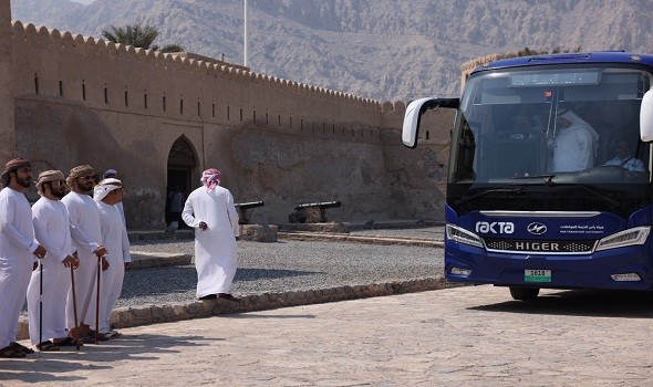إطلاق أول رحلة لنقل الركاب بالحافلات بين مسندم وإمارة رأس الخيمة