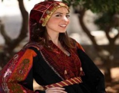  عمان اليوم - الثوب التراثي الفلسطيني يروي  تاريخها ويحتفظ بهويتها التي لا تقاوم