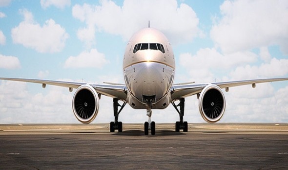  عمان اليوم - حريق بمحرك طائرة "بوينغ 737" يُلغي عملية إقلاع طائرة في تكساس