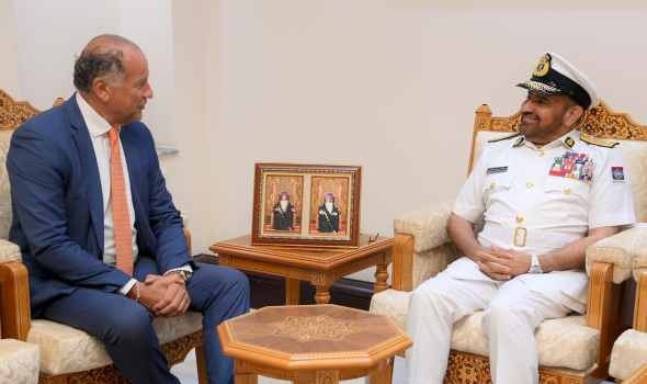  عمان اليوم - رئيسُ أركان قوات السُّلطان المسلحة يستقبل رئيس الاتحاد الدولي للرماية