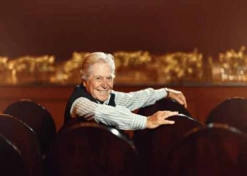  عمان اليوم - حسين فهمي يخوض تجربة سينمائية جديدة في فيلم صيني يجسد فيه شخصية رحالة حكيم