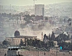  عمان اليوم - إسرائيل تدين "جنون النظام الإيراني" بعد سقوط شظايا صاروخ قرب المسجد الأقصى