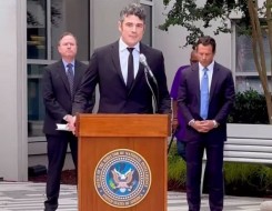  عمان اليوم - FBI يحقق مع مدير مكافحة الإرهاب المستقيل جو كينت بتهمة تسريب معلومات