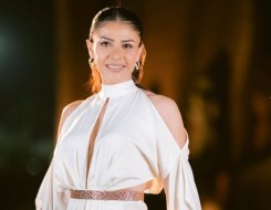  عمان اليوم - بسمة بفستان مزين كليا بتطريزات الخرز المرصع