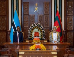  عمان اليوم - السلطان هيثم والرئيس البوتسواني يشهدان توقيع اتفاقيات استراتيجية في قصر البركة