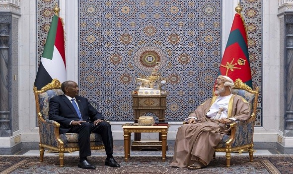  عمان اليوم - السلطان هيثم بن طارق يستقبل رئيس مجلس السيادة السوداني في قصر البركة