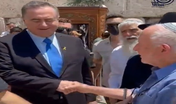  عمان اليوم - كاتس يحذر إيران من «أثمان مؤلمة» بسبب الهجمات الصاروخية