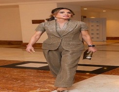  عمان اليوم - الملكة رانيا تخطف الأنظار وتؤكد أناقتها المتجددة بالبدلات الرسمية