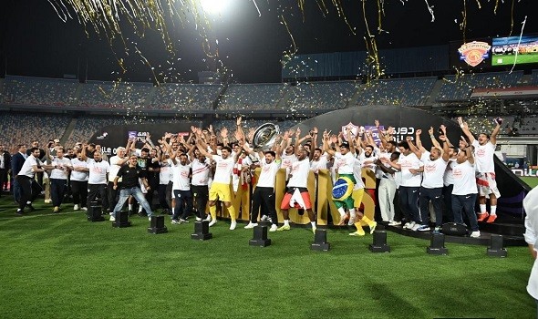 عمان اليوم - احتفالات صاخبة لجماهير الزمالك بعد التتويج بلقب الدوري المصري الـ15