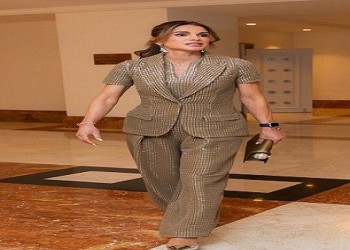  عمان اليوم - الملكة رانيا تخطف الأنظار وتؤكد أناقتها المتجددة بالبدلات الرسمية