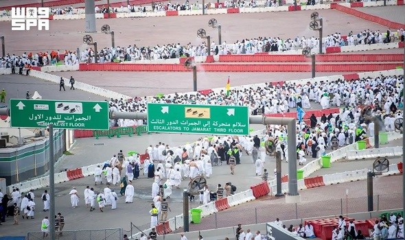  عمان اليوم - الحجاج يبدؤون رمي جمرة العقبة الكبرى وسط انسيابية وتنظيم متكامل في مشعر منى