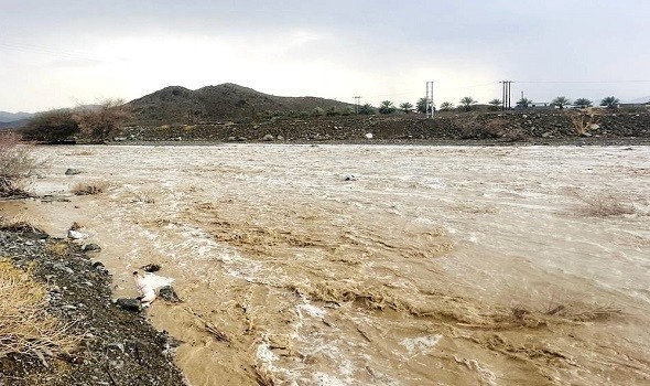  عمان اليوم - أمطار رعدية غزيرة ومتوسطة تتسبب في جريان الأودية والشعاب بشمال الشرقية في عُمان