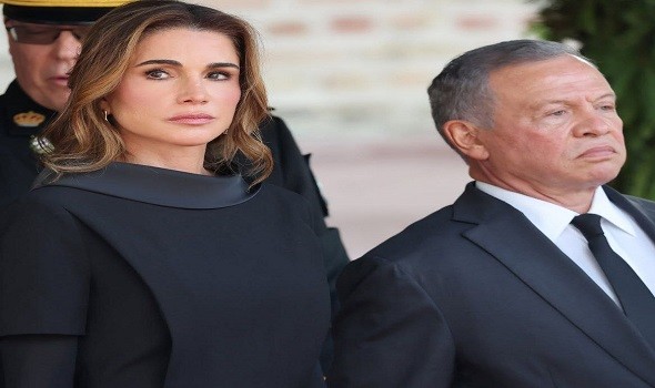  عمان اليوم - الملكة رانيا تبهر المتابعين بتنوع أناقتها باللون الأسود الكلاسيكي